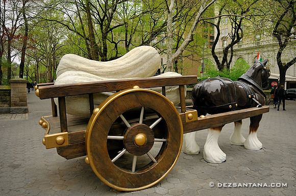 Horse Carriage Statue